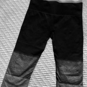 Lululemon Seamlessly Street Crops